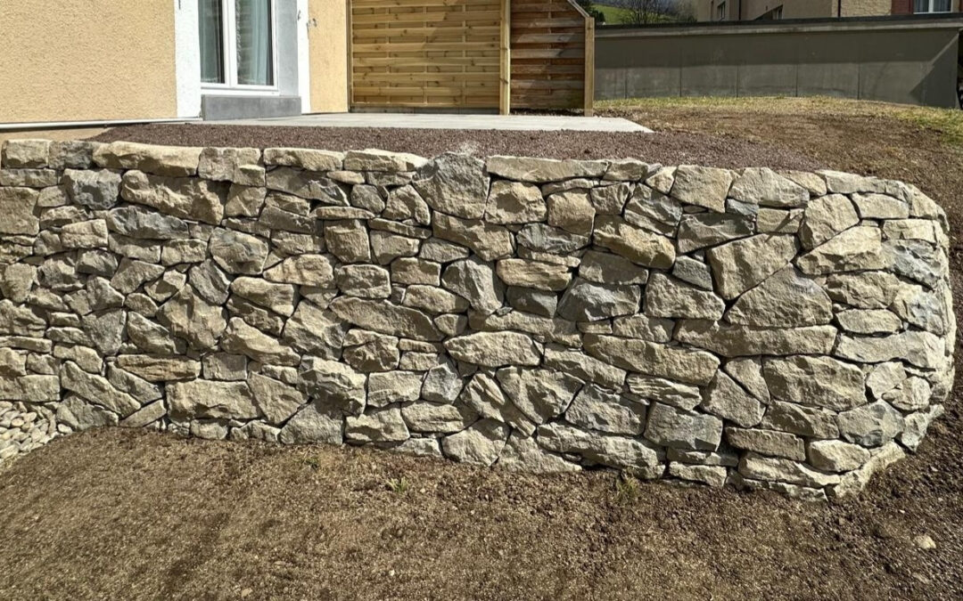 Natursteinmauer